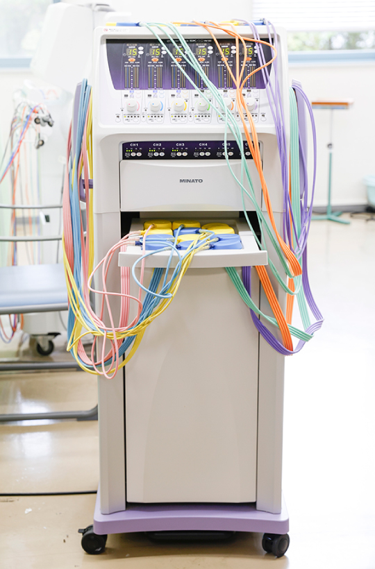 干渉電流型低周波治療器 （スーパーカイネ）